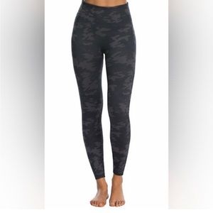 SPANX Look At Me Now Leggings size small